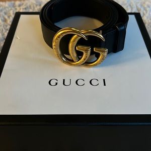 Gucci belt, comes with box and duster
